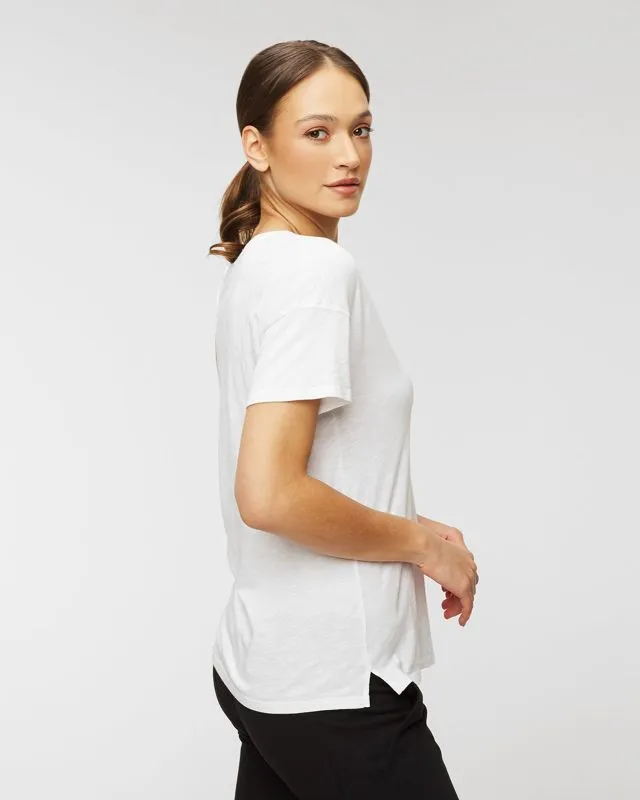 T-shirt JUVIA CO SLUB SHIRT V-NECK